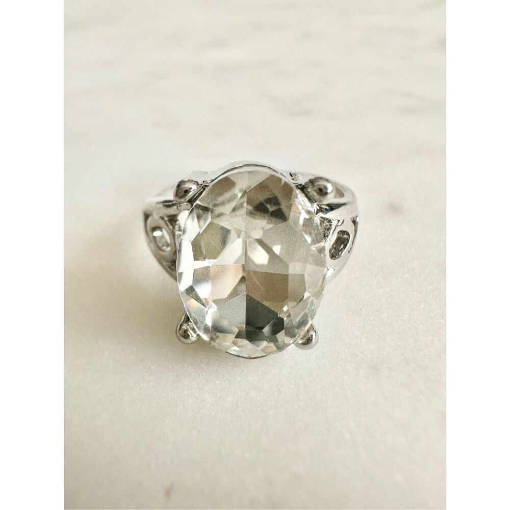 Sparkly oval rhinestone ring size 8 - Picture 2 of 5